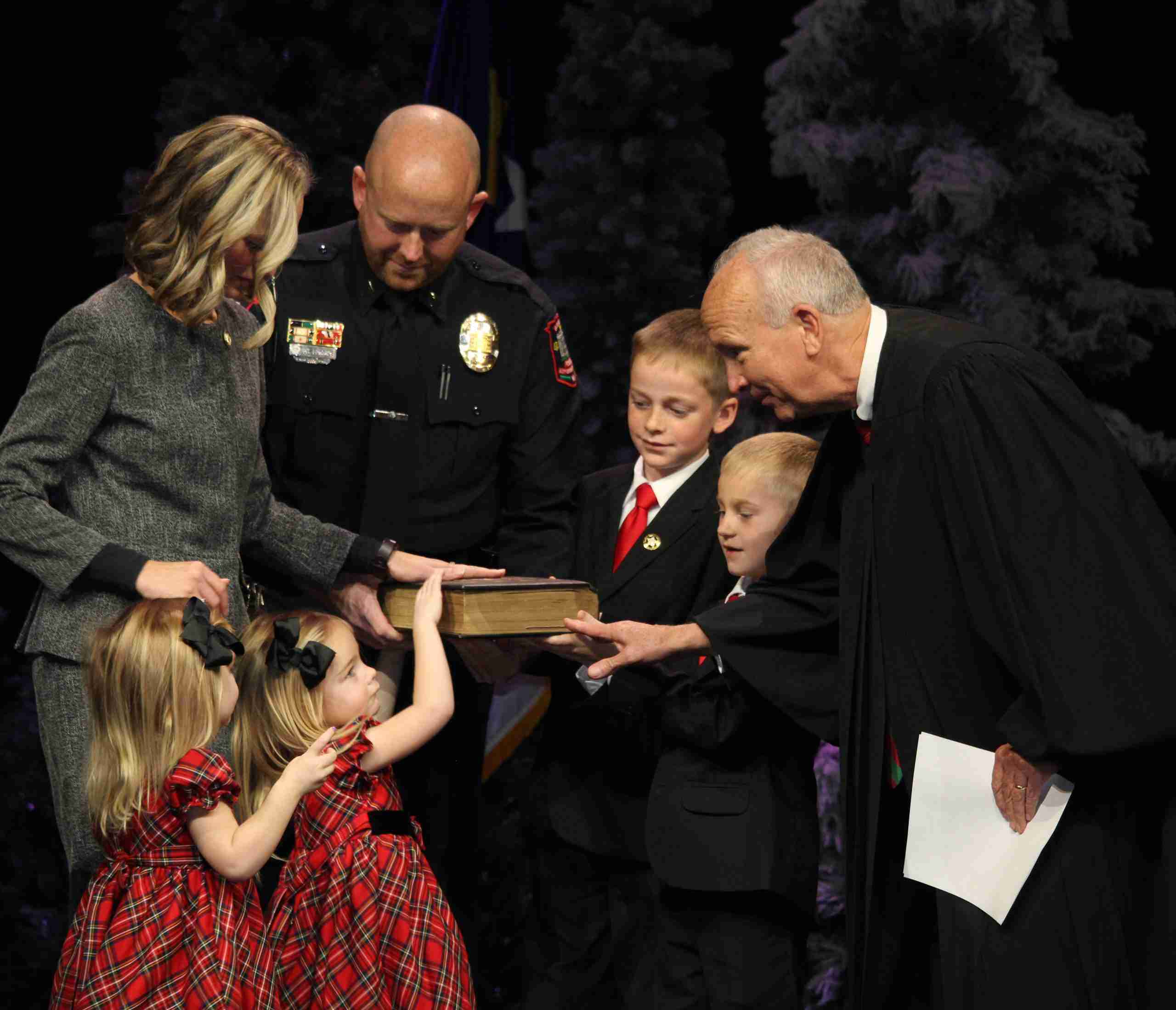 Re-elected and new officials sworn in Monday - alamancenews.com